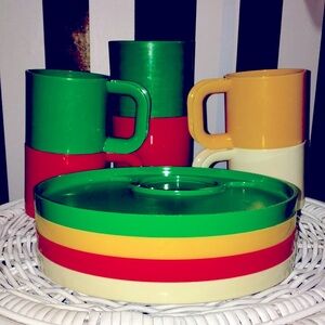 10 Piece Vintage Ingrid Picnic Set Stackable Snack Plates/Cups For RV/Pool/Boat